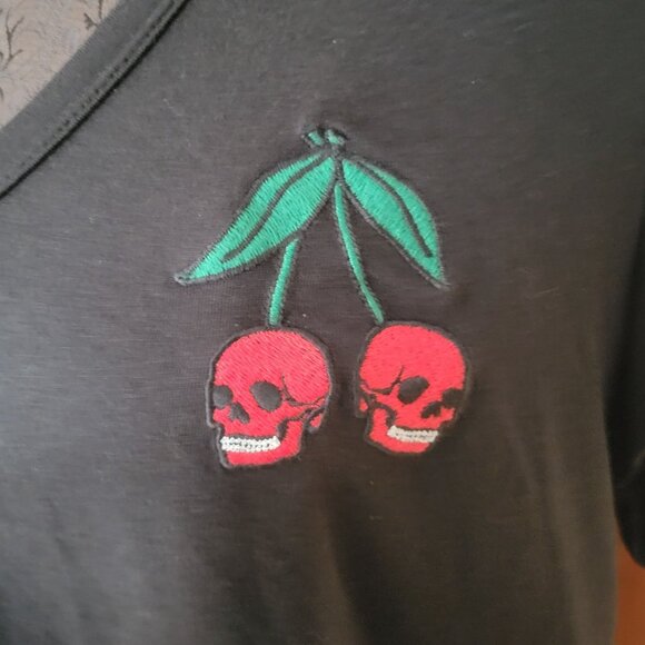 Torrid Black V-Neck Classic Fit T-Shirt With Skull Cherry Embroidery Size 2 - Picture 2 of 3